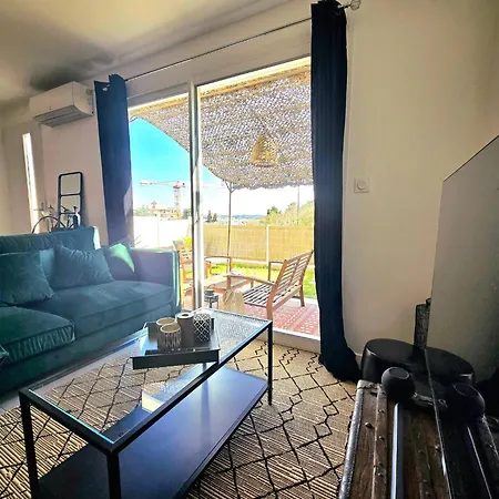 Casa de Férias Cozy 2 Bedroom House With Garden & Parking Nîmes