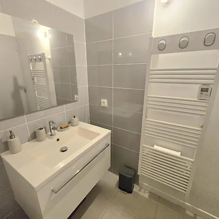Cozy 2 Bedroom House With Garden & Parking Casa de Férias *