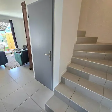 Cozy 2 Bedroom House With Garden & Parking Casa de Férias *