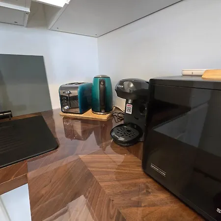 Cozy 2 Bedroom House With Garden & Parking 펜션 님