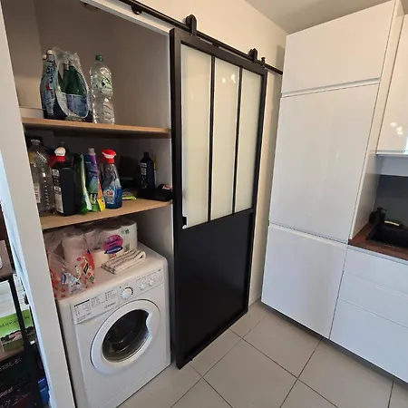 Casa de Férias Cozy 2 Bedroom House With Garden & Parking Nîmes