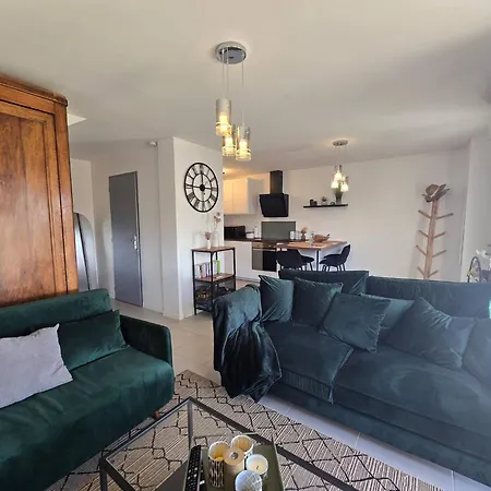 Casa de Férias Cozy 2 Bedroom House With Garden & Parking *