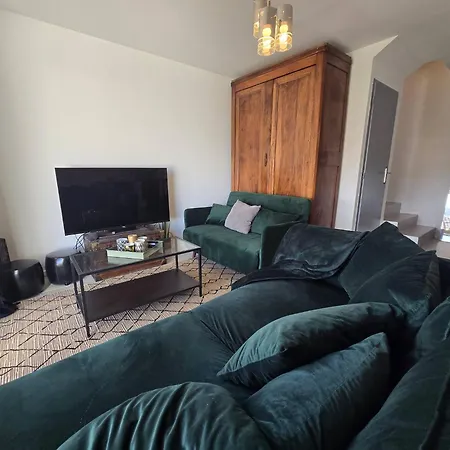 Cozy 2 Bedroom House With Garden & Parking Casa de Férias Nîmes