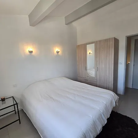 Cozy 2 Bedroom House With Garden & Parking Casa de Férias *