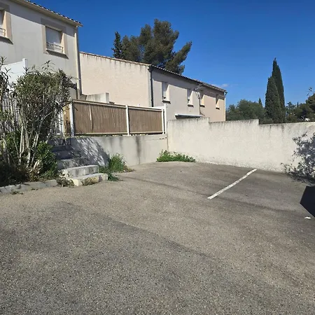 Casa de Férias Cozy 2 Bedroom House With Garden & Parking
